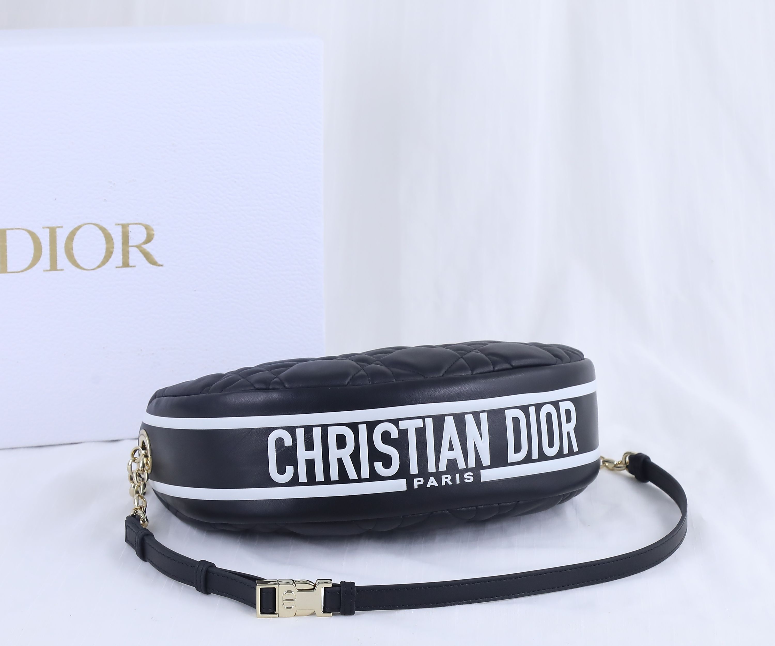 DIOR VIBBE 中号  可手提可单肩斜挎双用的休闲包