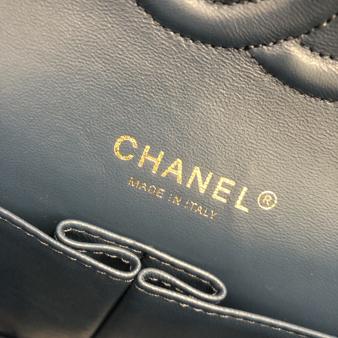 Chane1  Classic Flap Bag  A01112 鱼子酱