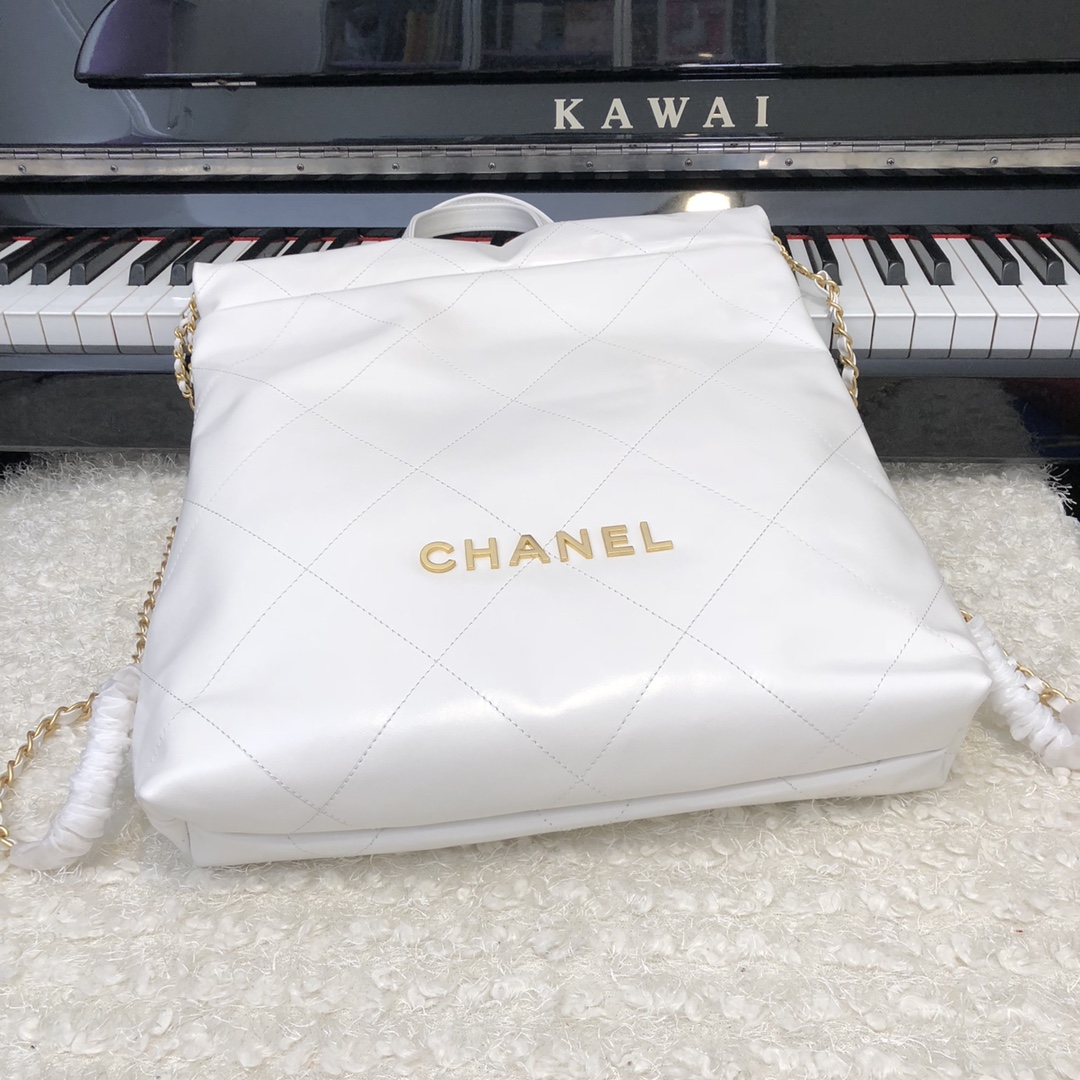 CHANEL：型号3313书包