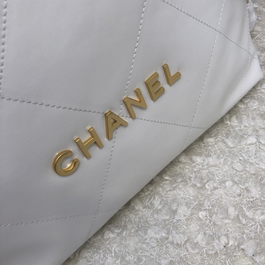 CHANEL：型号3313书包