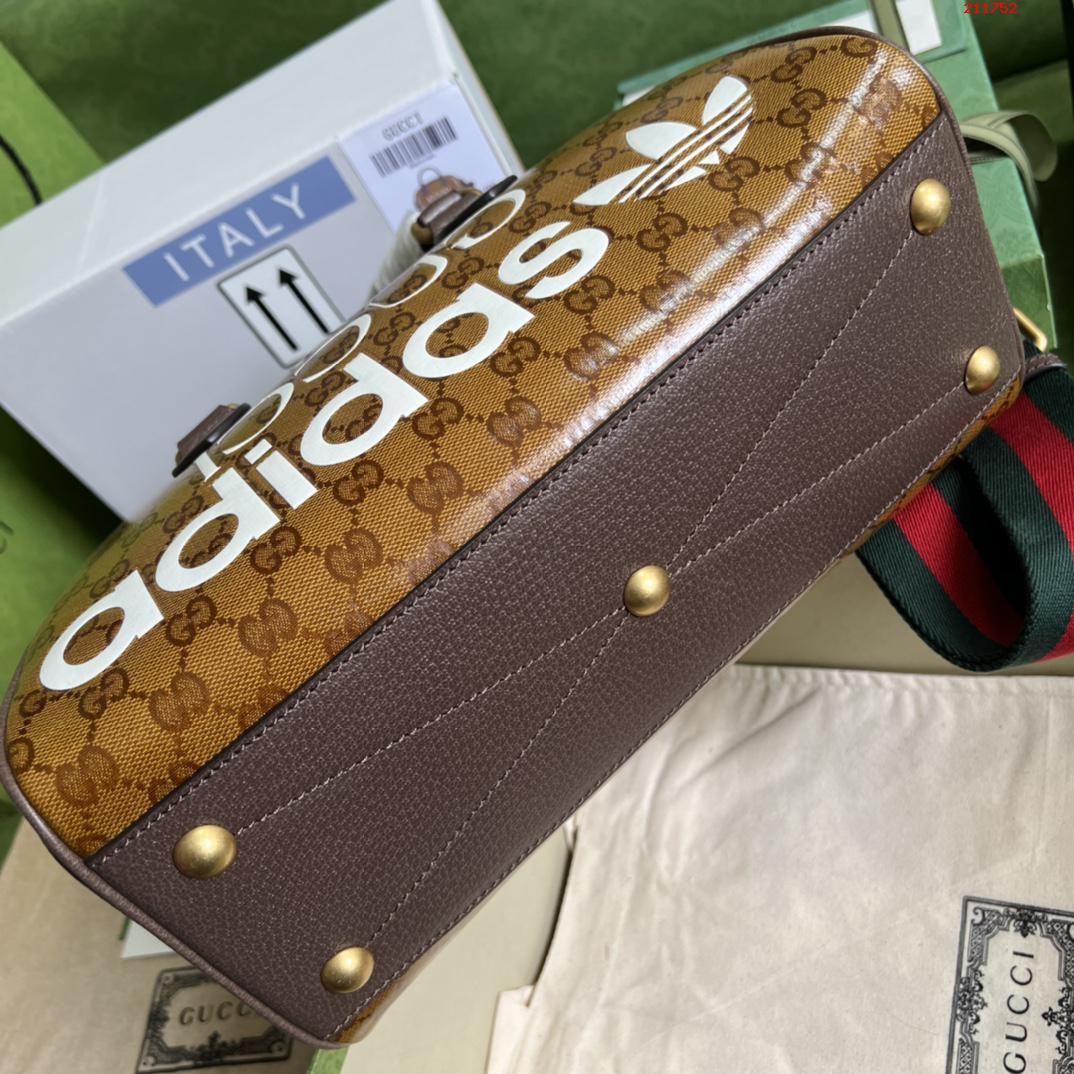 adidas x Gucci联名系列迷你旅行包 702397 棕色 pvc水晶料。