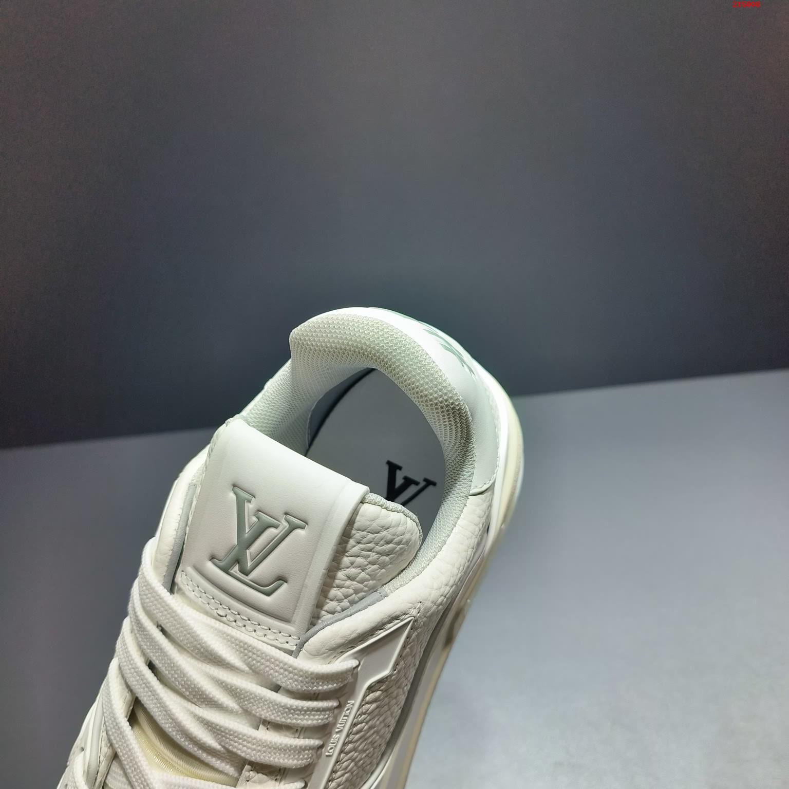 LV顶级版本 时装秀揭秘LV Trainer运动鞋