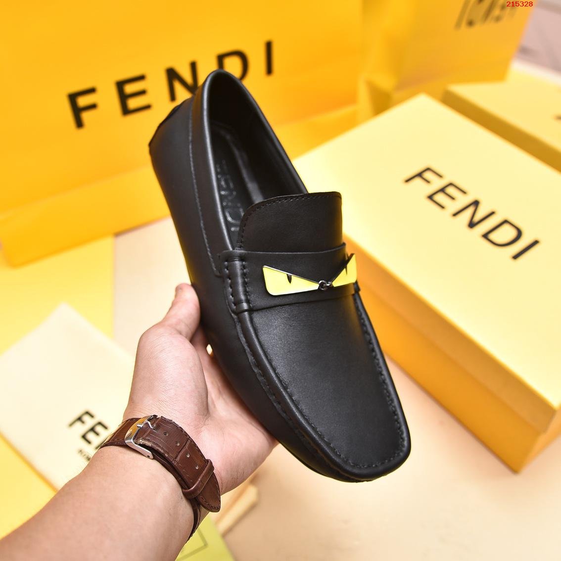  【FENDI  芬迪 】2⃣️0⃣️2⃣️2⃣️年新米兰男时装懒人走秀款✅时尚休闲豆豆鞋