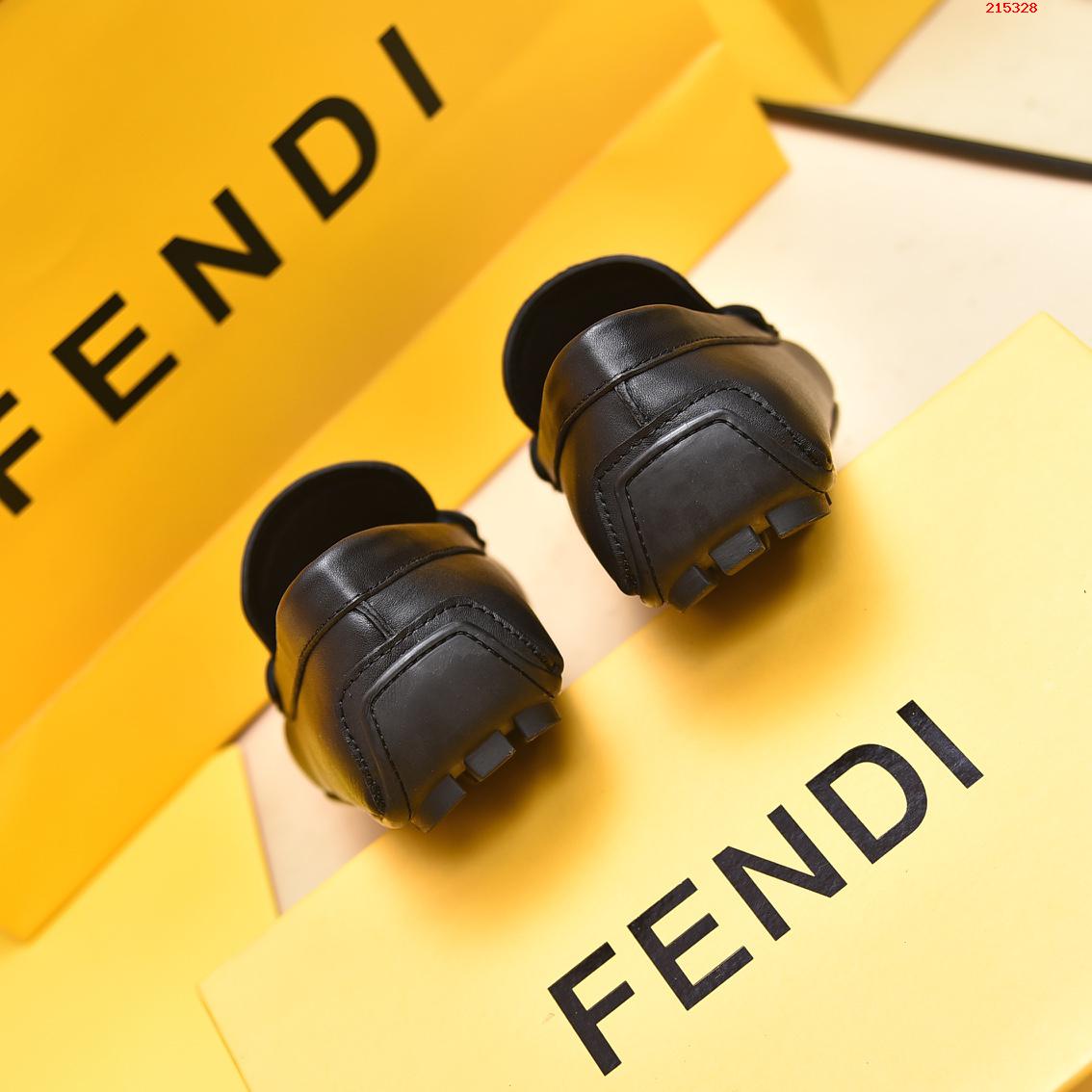  【FENDI  芬迪 】2⃣️0⃣️2⃣️2⃣️年新米兰男时装懒人走秀款✅时尚休闲豆豆鞋