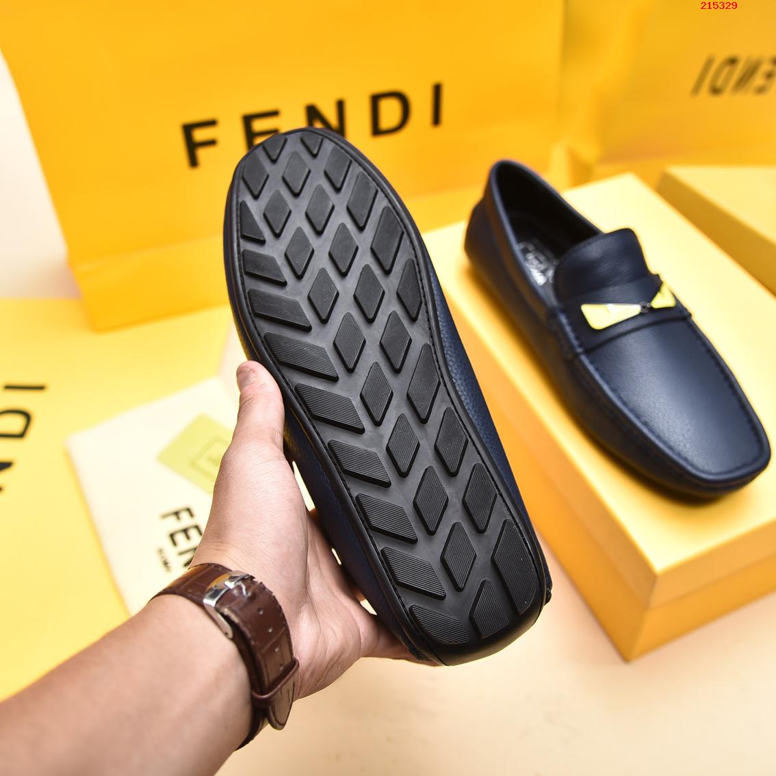  【FENDI  芬迪 】2⃣️0⃣️2⃣️2⃣️年新米兰男时装懒人走秀款✅时尚休闲豆豆鞋