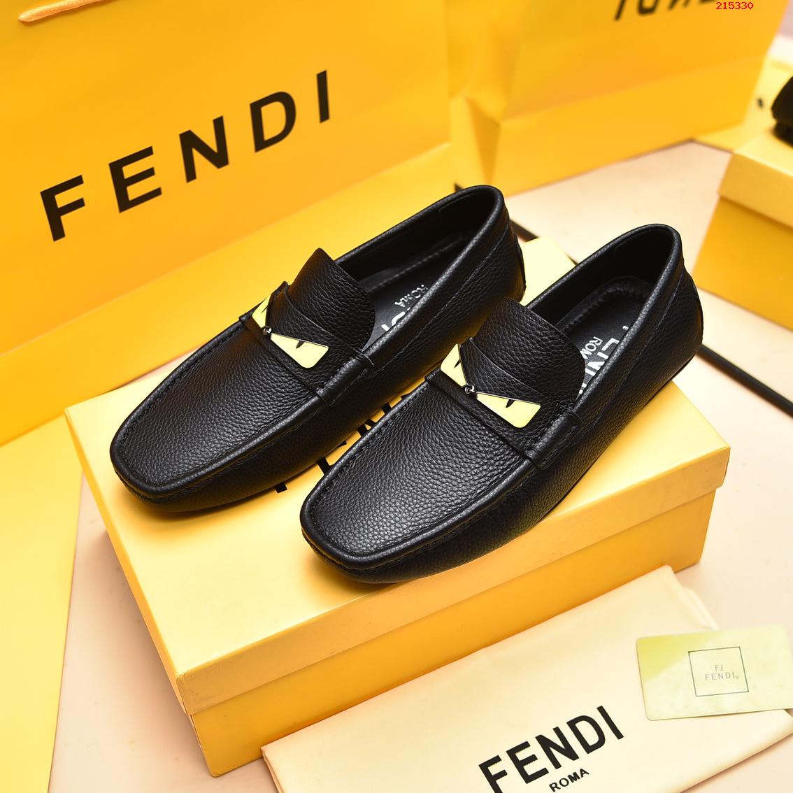  【FENDI  芬迪 】2⃣️0⃣️2⃣️2⃣️年新米兰男时装懒人走秀款✅时尚休闲豆豆鞋