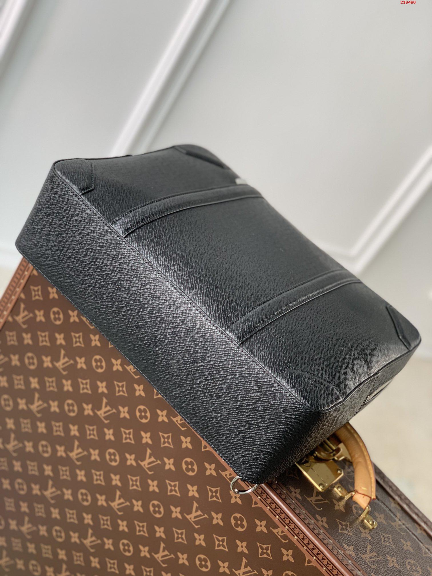 M30769 本款 Briefcase 双肩包