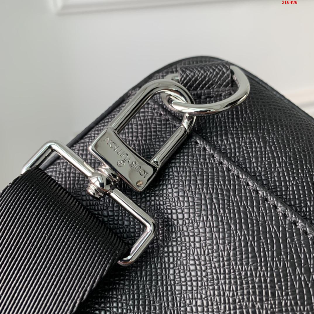 M30769 本款 Briefcase 双肩包