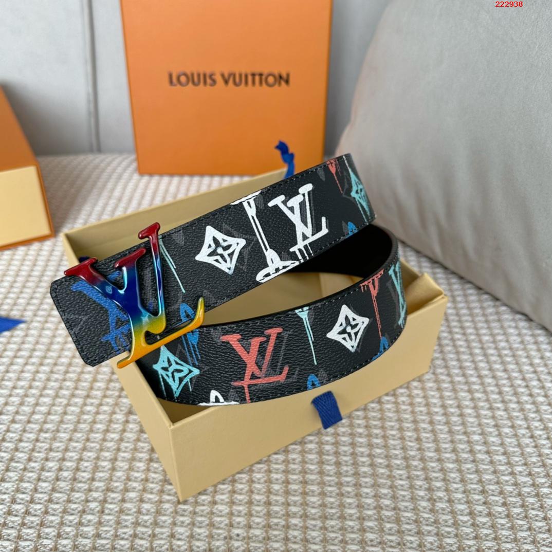 -LV Shape 双面腰带为 LV Shape 