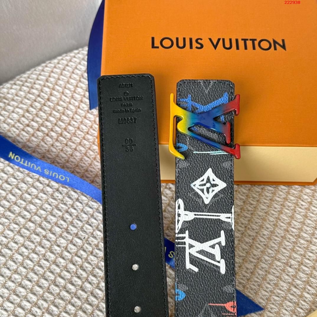 -LV Shape 双面腰带为 LV Shape 