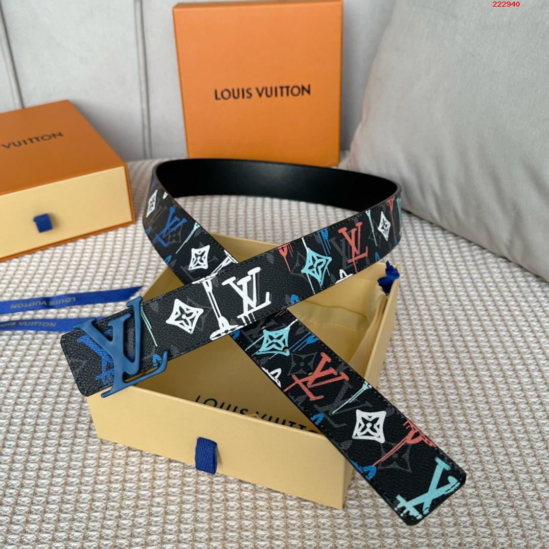 -LV Shape 双面腰带为 LV Shape 