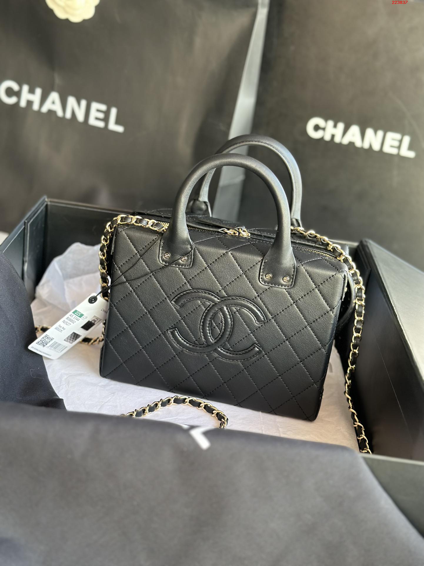 CHANEL     大号 AS33452022年秋冬新款 化妆盒子包  