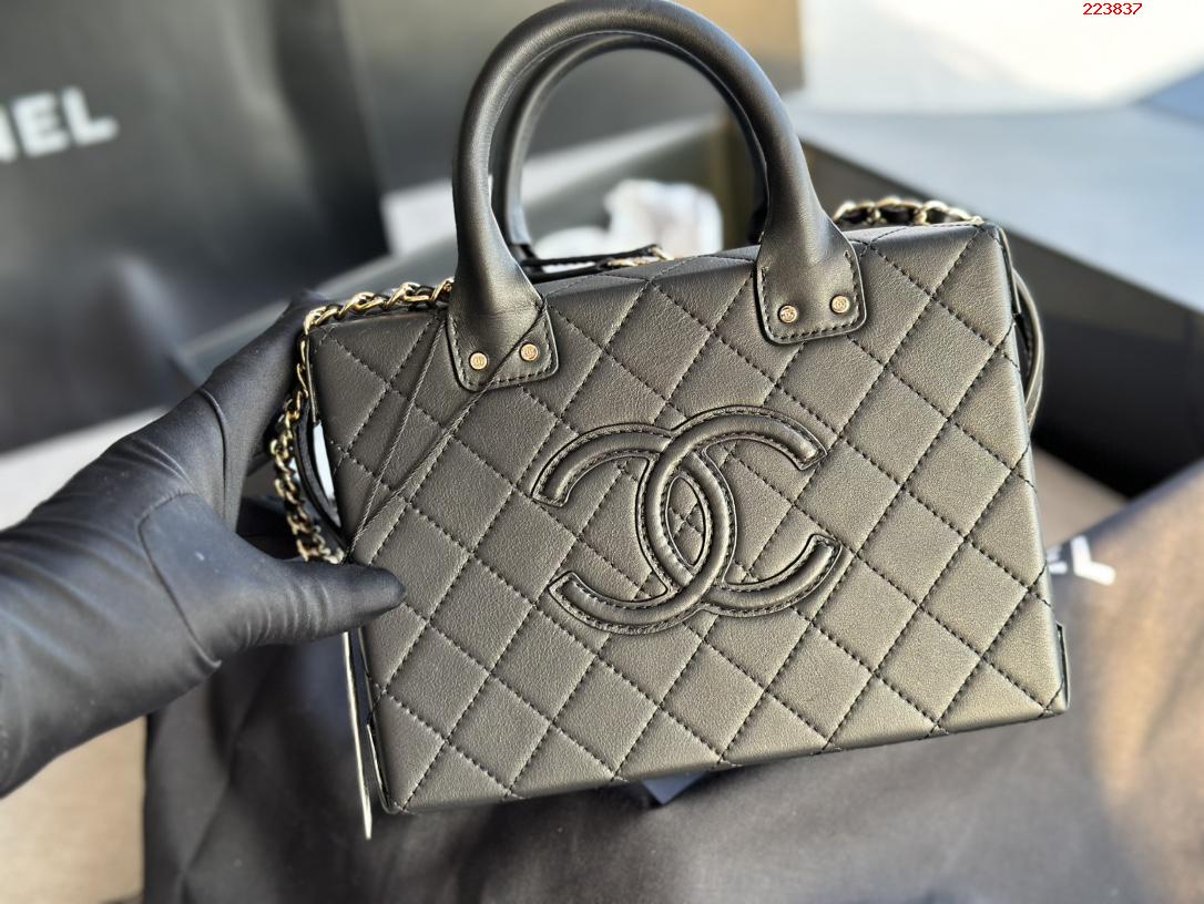 CHANEL     大号 AS33452022年秋冬新款 化妆盒子包  