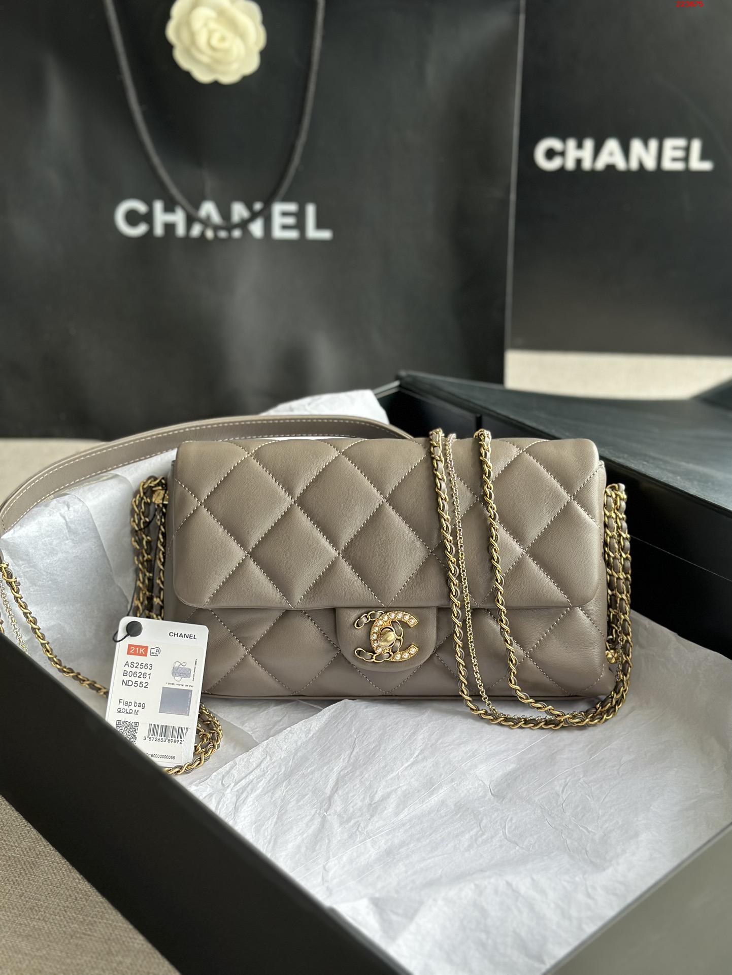 CHANEL    型号AS2563  秋冬新款现货 羊皮系列 口盖包设计