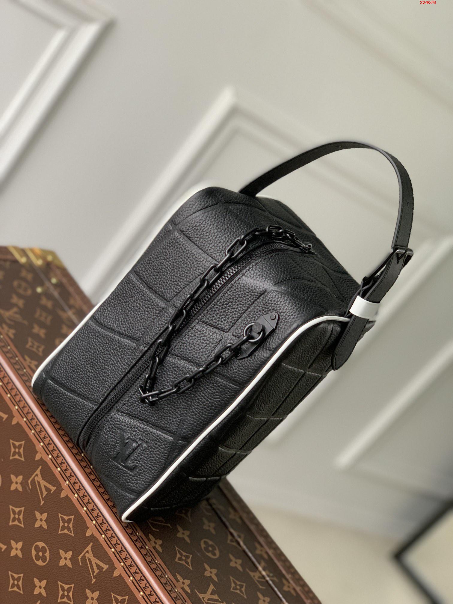  M81849黑色全皮 洗漱包手拿包系列  cloakroom dopp kit