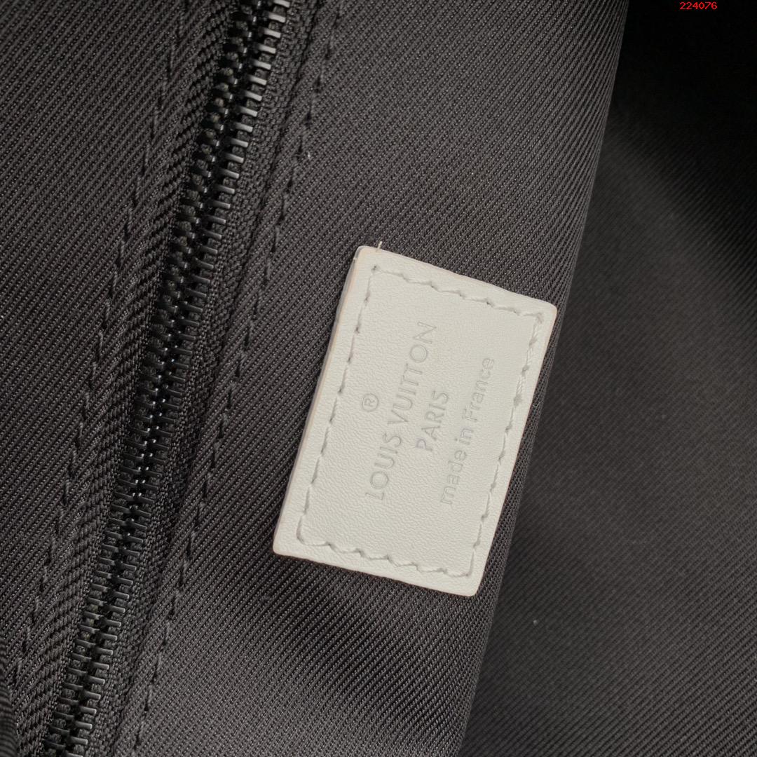  M81849黑色全皮 洗漱包手拿包系列  cloakroom dopp kit