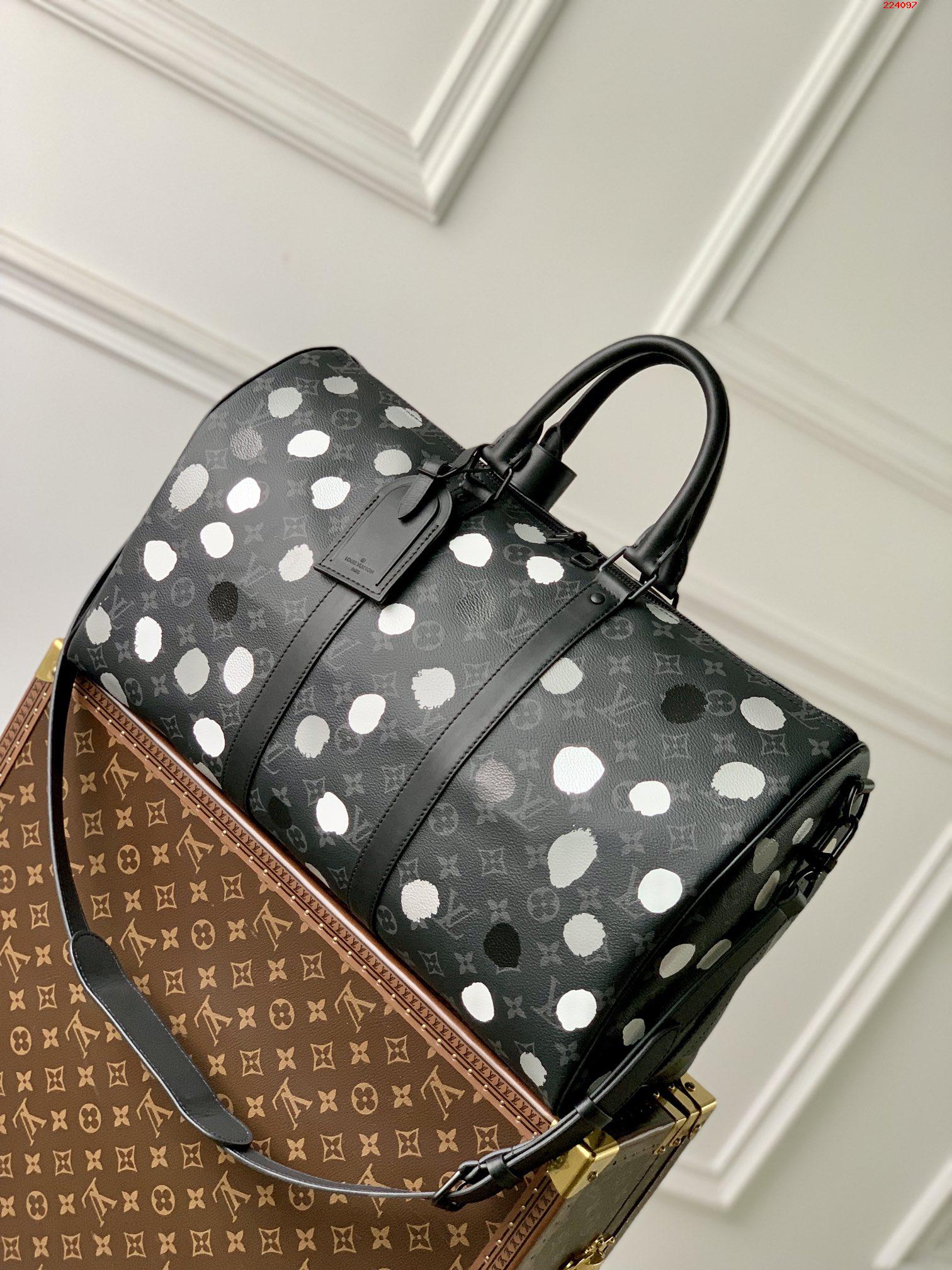 M46400黑花丝印LV x YK Keepall 45 旅行袋出自路易威登 x 草间弥生合作系列 