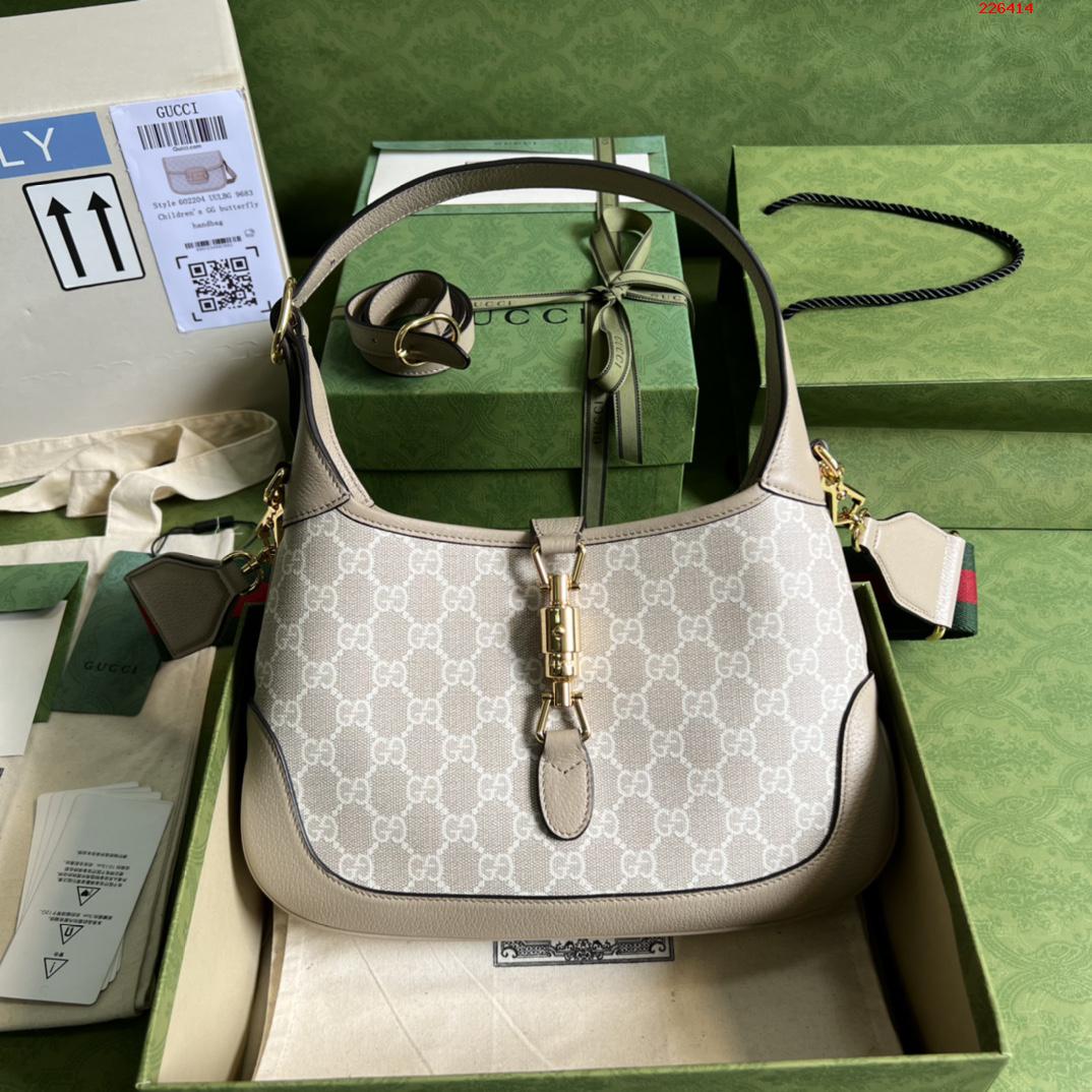     配全套原厂绿盒包装   Gucci UN3AG 1294商品细节  型号 678843 