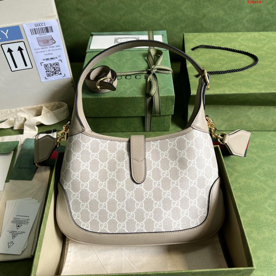     配全套原厂绿盒包装   Gucci UN3AG 1294商品细节  型号 678843 