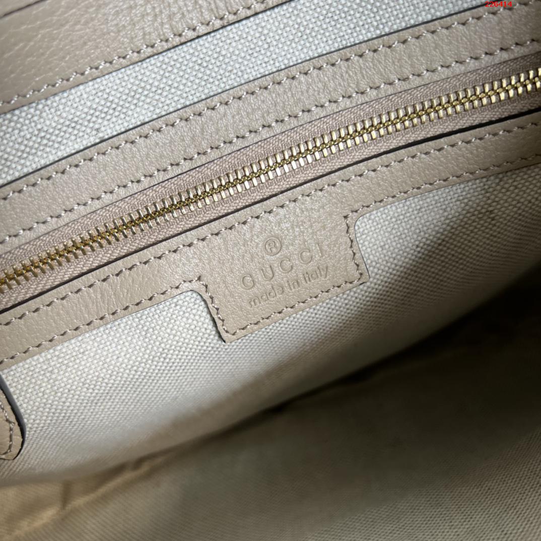     配全套原厂绿盒包装   Gucci UN3AG 1294商品细节  型号 678843 